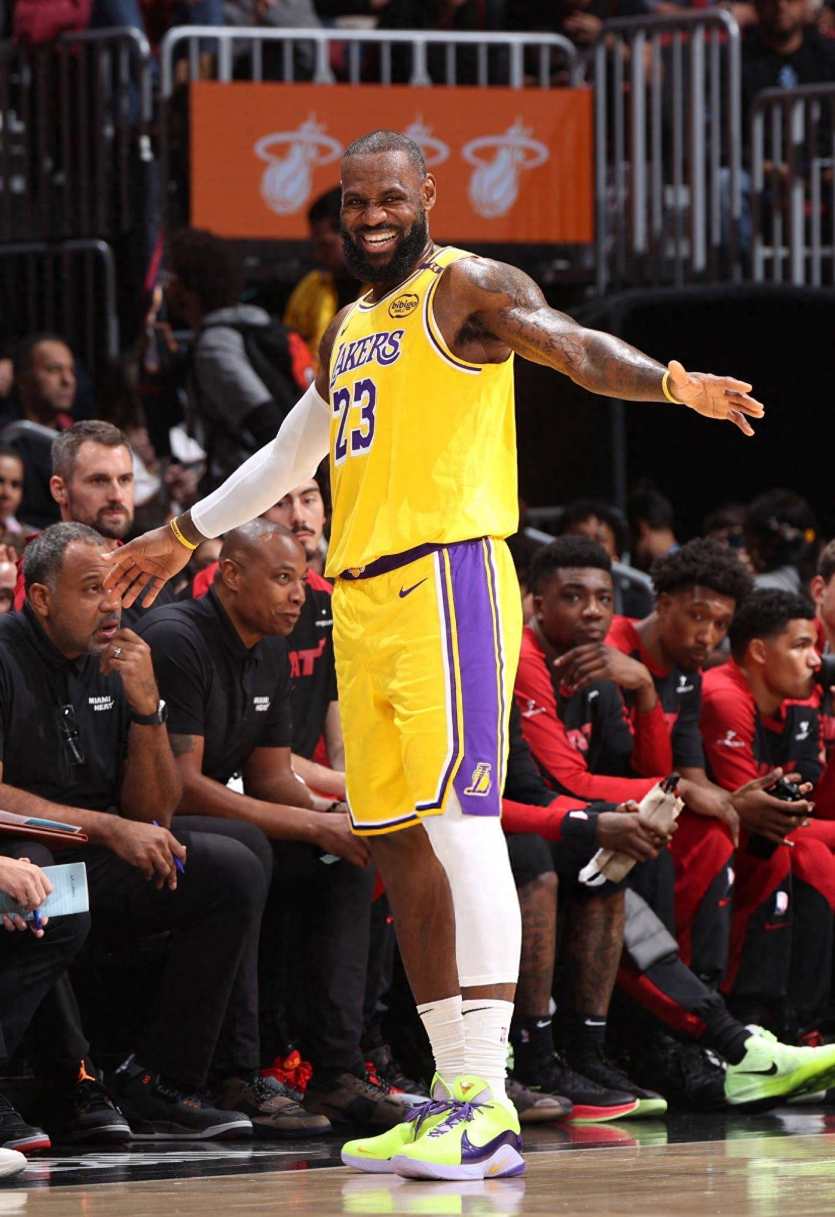 斯洛特：被扳平真的难以置信，整个团队都存在问题不只是我个人（斯洛特：遭追平不可思议，问题是全队性的非我一人所致）