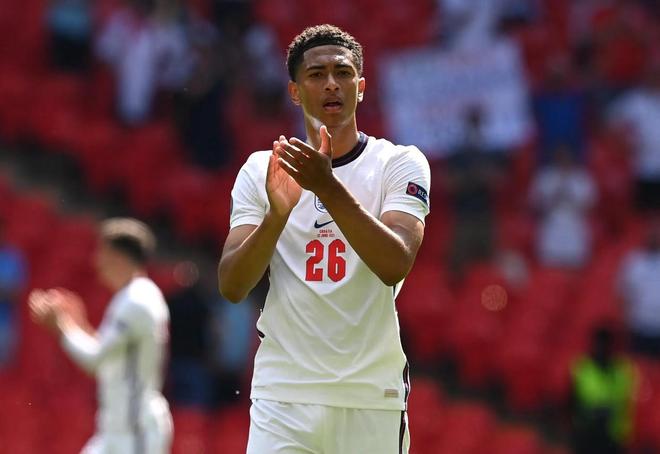 1-1！1-3！利物浦不胜+切尔西爆冷，阿森纳5分领跑，英超2强争冠（1-1与1-3齐现：利物浦无胜、切尔西爆冷，阿森纳领跑5分，英超两强争冠）