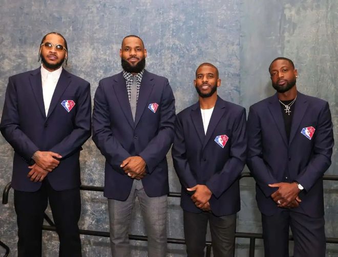 每体：皇马会等阿隆索到圣诞节后，看他能否重新掌控更衣室（每体：皇马将把评估阿隆索推迟到圣诞节后，观望其能否重掌更衣室）