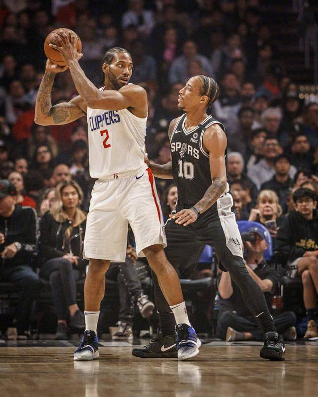 弗罗因德：球队展现了能量和韧性，我非常欣赏这样的胜利（弗罗因德：球队的能量与韧性尽显，这样的胜利让我非常满意）