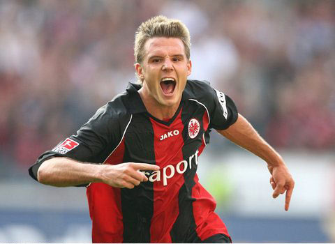 布里兰主场围剿江原FC 三叉戟对决客场虫困局（布里兰主场压境江原FC 三叉戟直击对手客场顽疾）