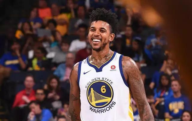 17岁中国少年在美高中拍运动,还清器材贷款（17岁中国少年在美高中拍摄体育赛事，已还清设备贷款）