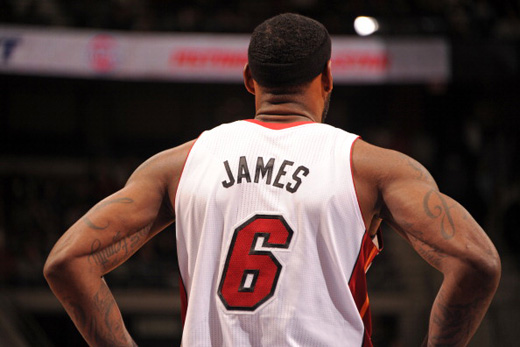 边路推进打满全场（边路强推贯穿全场）