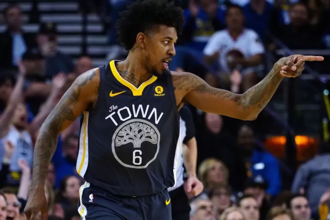 足球曝英超多队将出售核心以平衡财政（曝英超多队拟出售核心球员以缓解财务压力）