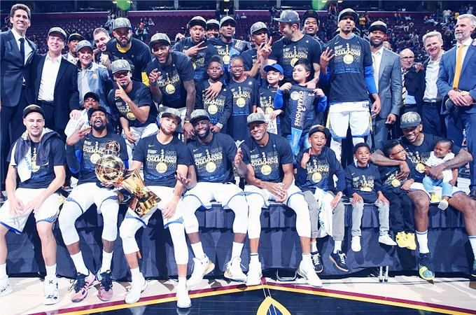 贺希宁：新帅凯利的篮球理念很先进，今晚战青岛先要做好防守（贺希宁：新帅凯利理念前卫，今晚迎战青岛防守优先）