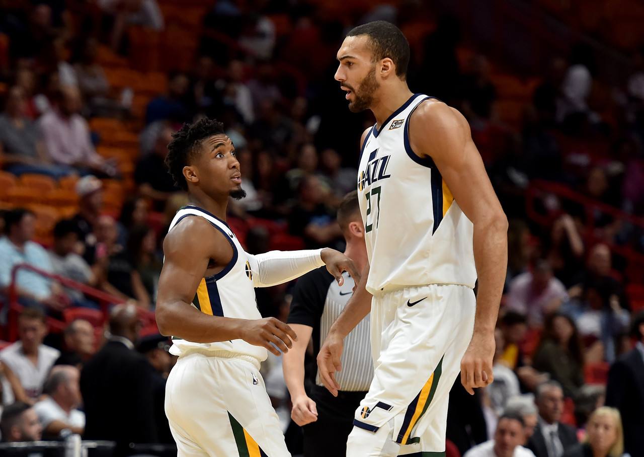 法兰克福总监：计划在冬窗期间与格策谈续约，他对我们很重要（法兰克福总监：冬窗将与格策商议续约，球队视他为关键人物）